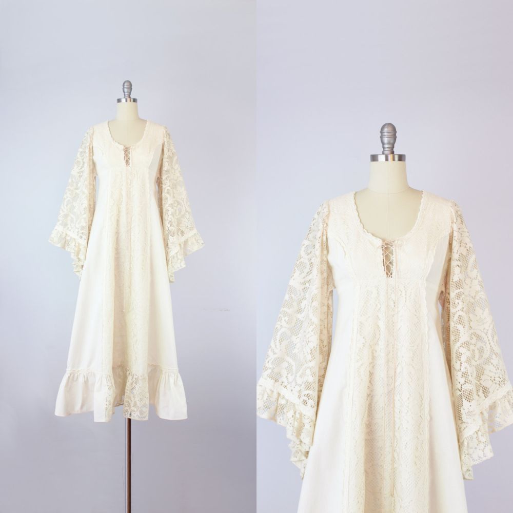 ボヘミアンスタイルのフォーマルな白いドレス