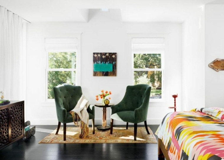 šik dekor spavaće sobe u jarkim bojama Hugh Jefferson Randolph Architects