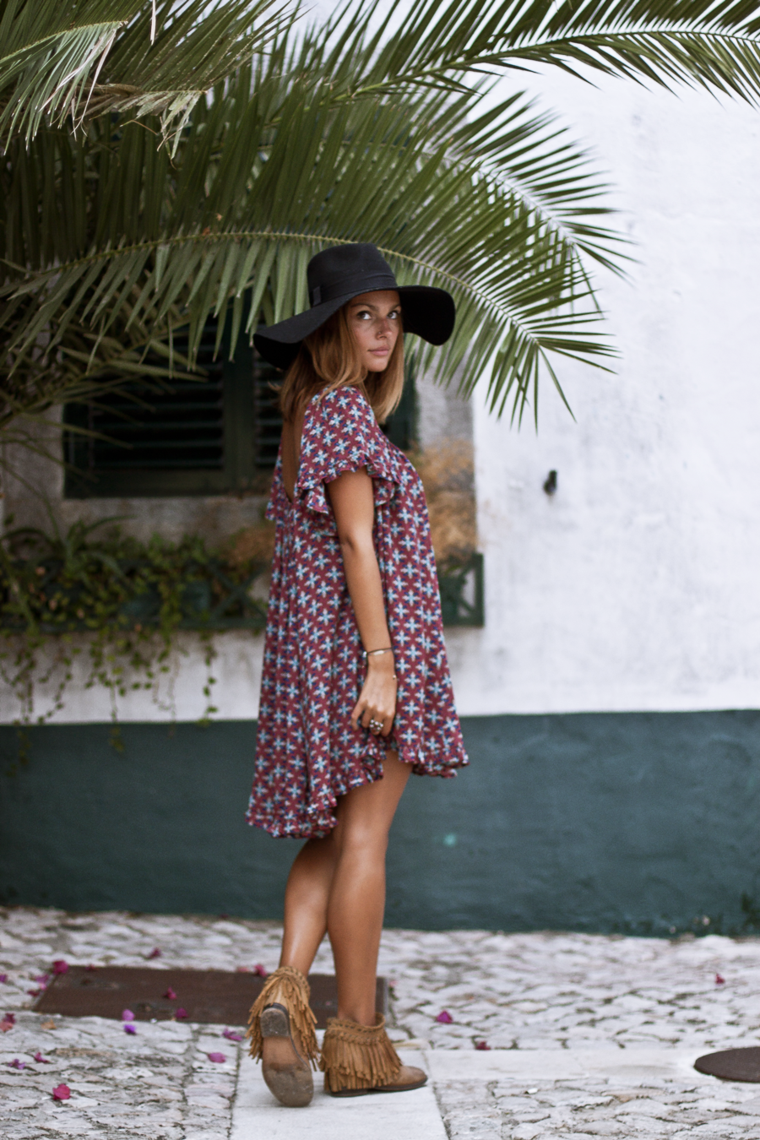 hippi elegáns ruházat tavaszi nyári trendek női divat rövid nyomtatott ruha