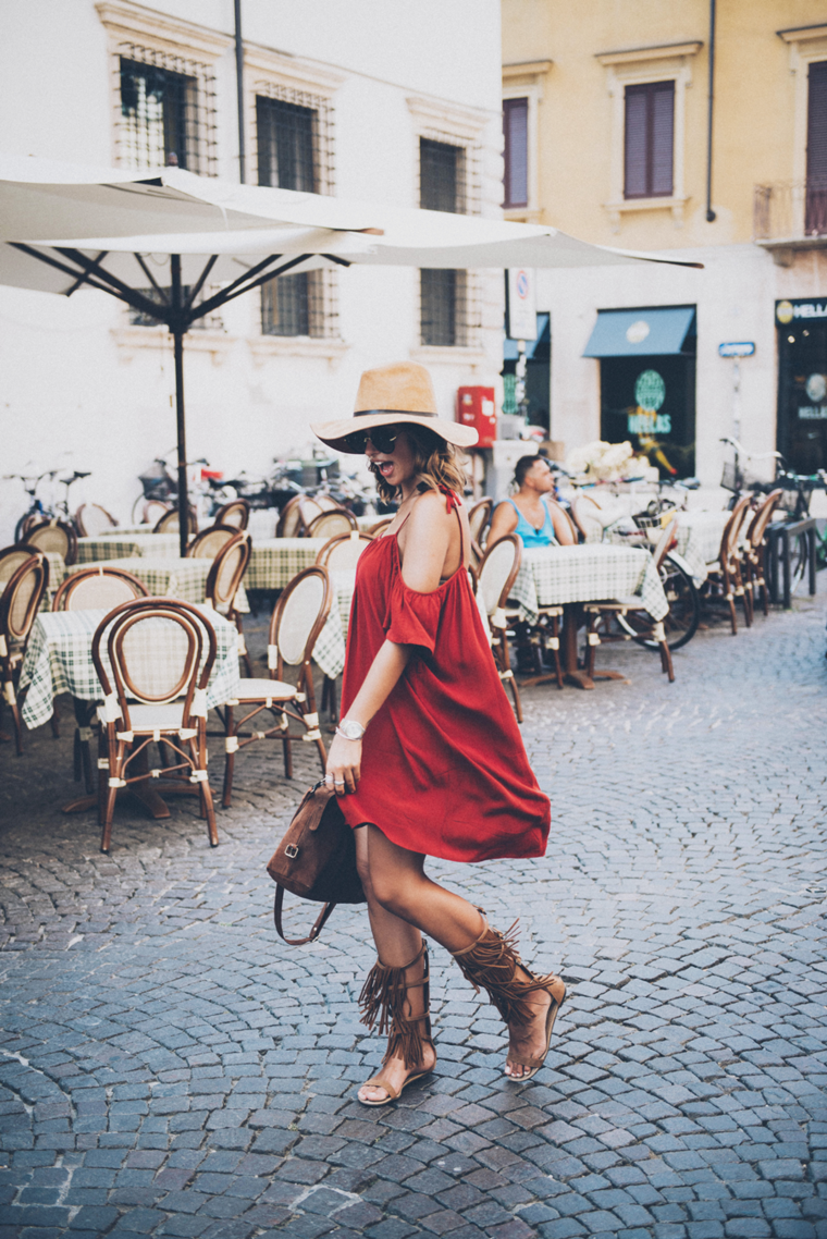 stile hippie chic abito corto rosso donna tendenze primavera estate