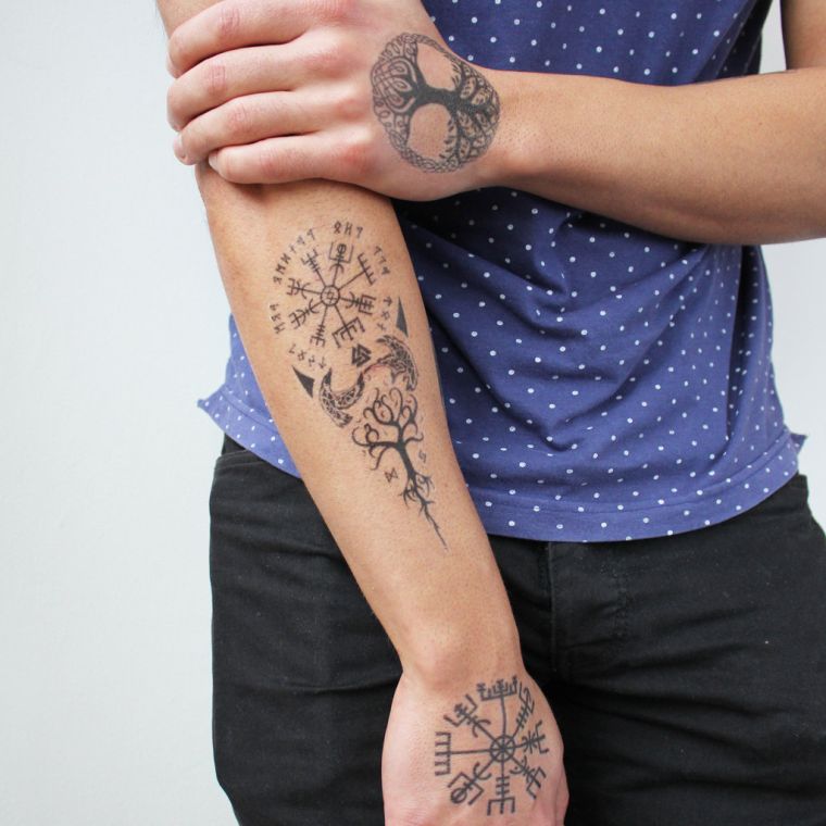 idea tatuaggio con simboli vichinghi