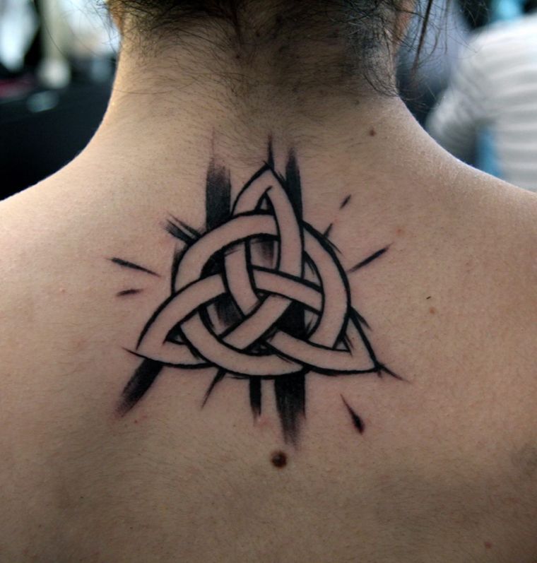 tatuaggio vichingo per la schiena