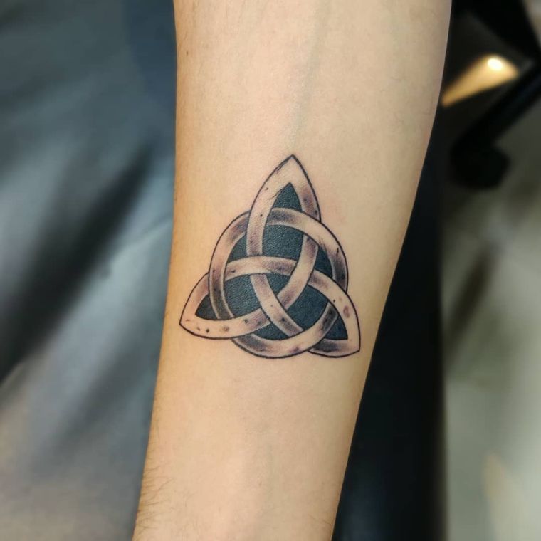 vikingų rankų tatuiruotė vyrams