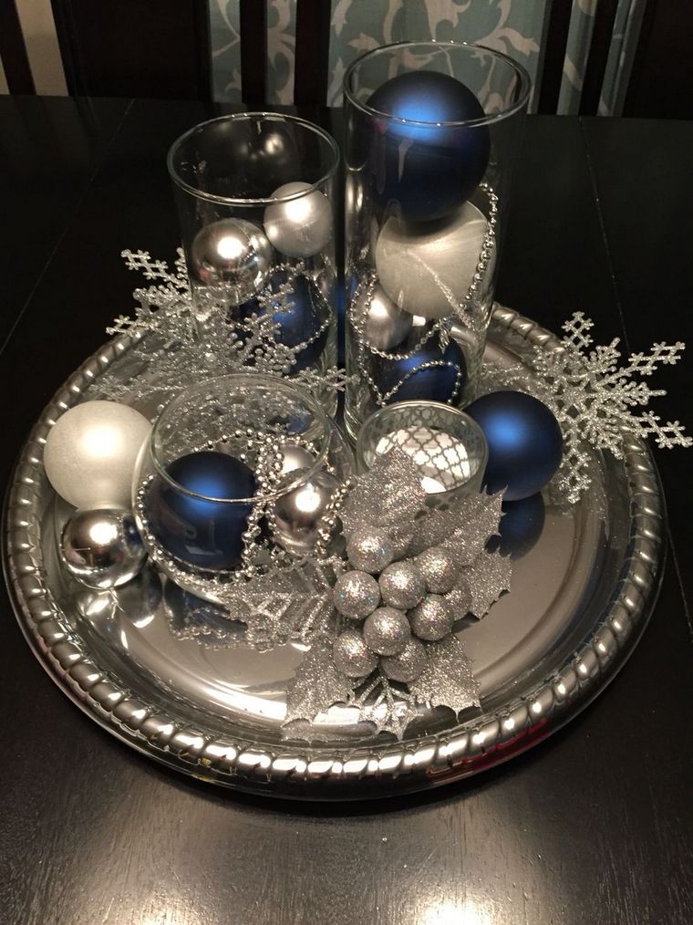 plava i srebrna božićna stolna ploča