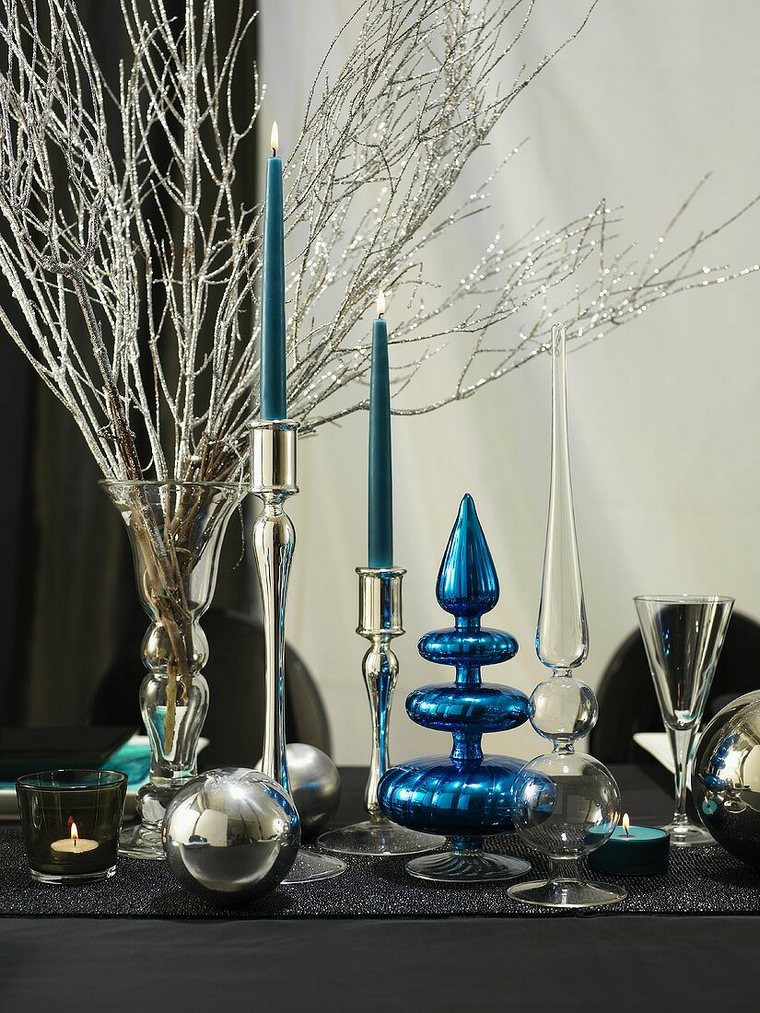svjetlucavi plavi i srebrni božićni stol