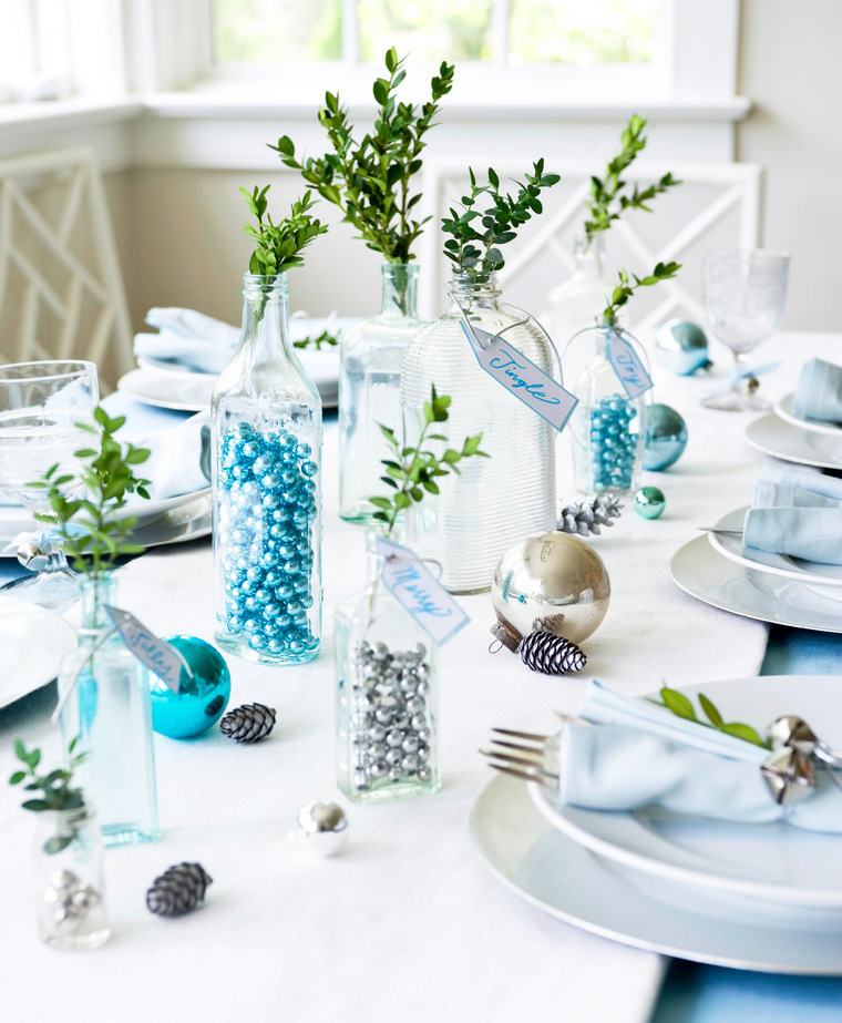 jednostavan plavi i srebrni božićni stol
