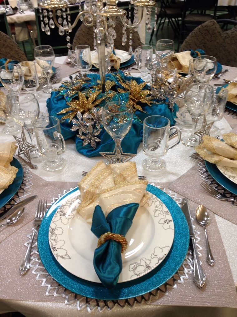 dekoracija stola srebrna zlatno plava