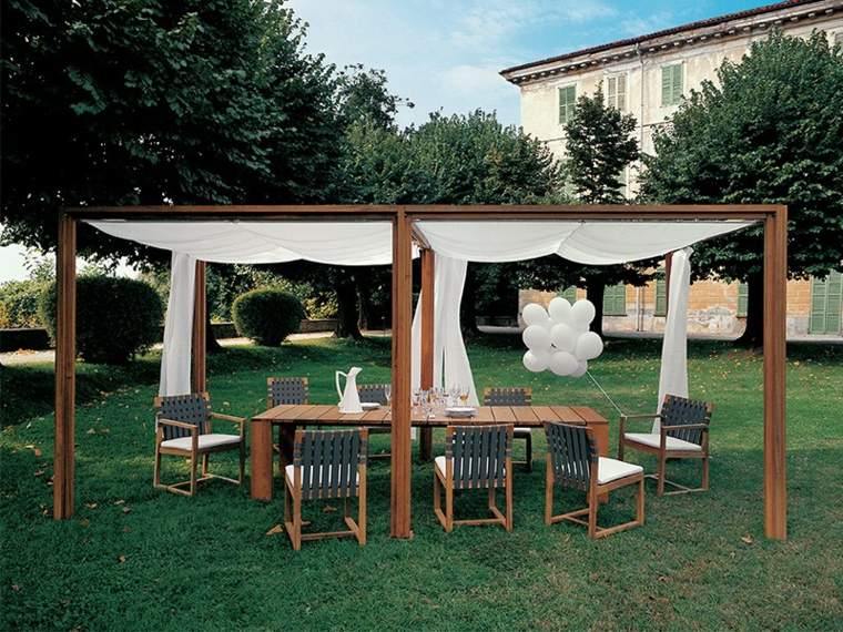 tavolo da giardino in legno design idea poltrona tende bianche