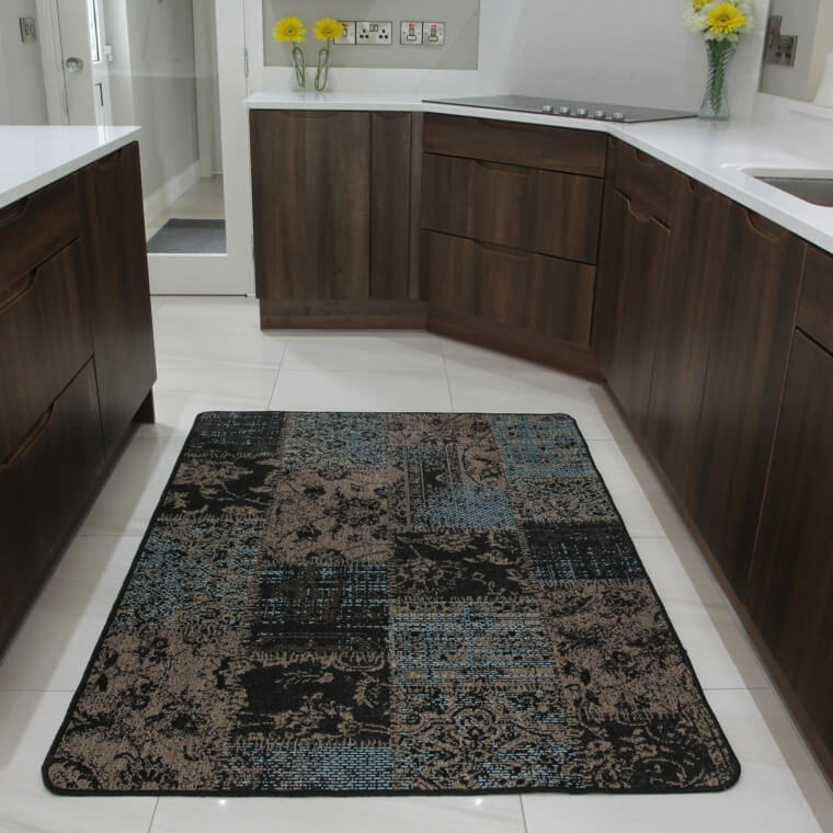 Moderni crni moderni kuhinjski tepih promijenjene veličine