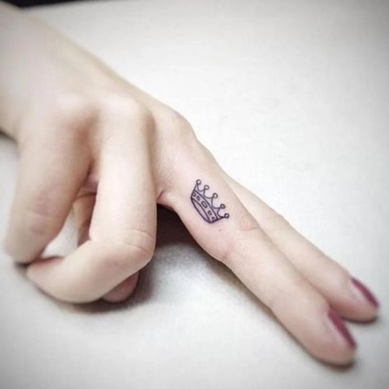 指のタトゥーのアイデア