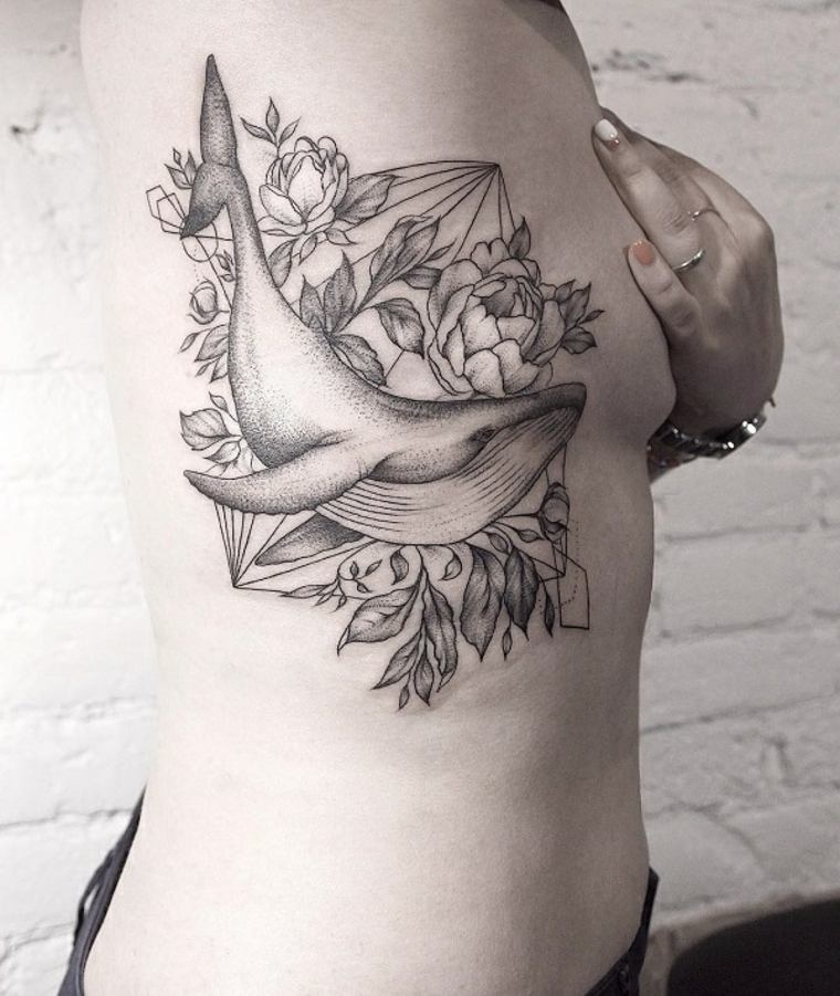 Idea del tatuaggio della balena corpo della donna del tatuaggio del fiore