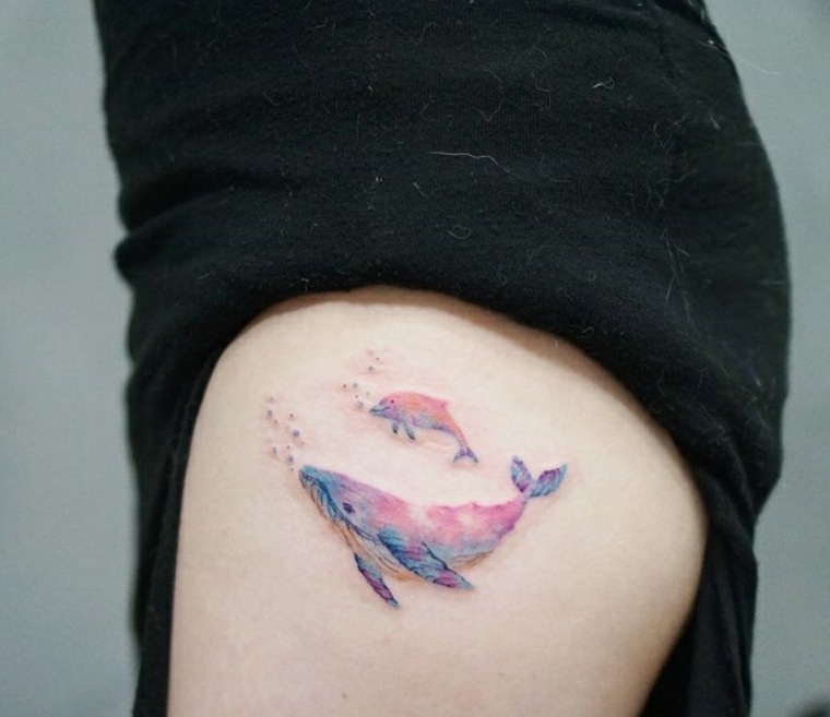 Idea tatuaggio balena tatuaggio coscia donna