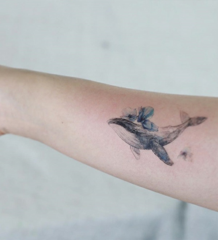 ranka-tatuiruotė-banginis