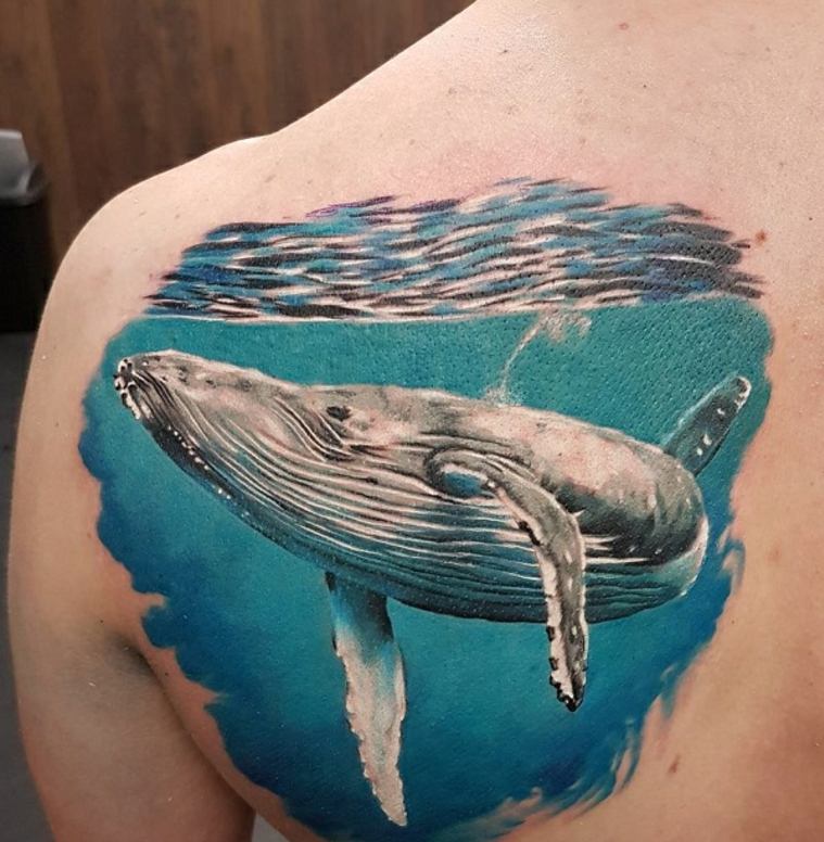 didelio nugaros-banginio tatuiruotė
