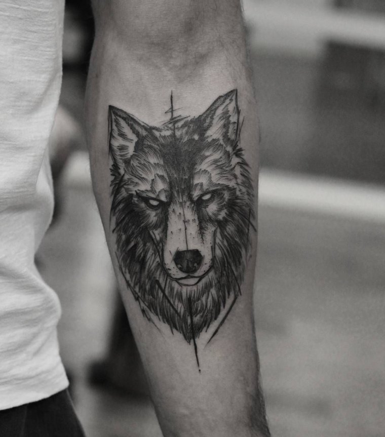vilkų tatuiruotė vyrams