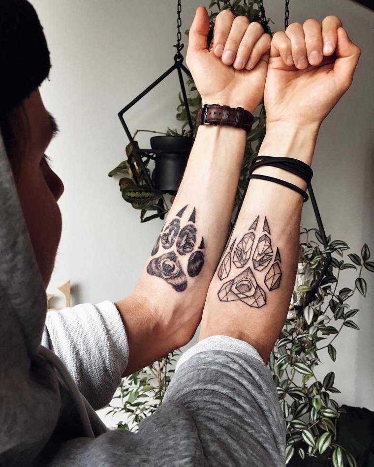 tatuaggio su entrambe le braccia