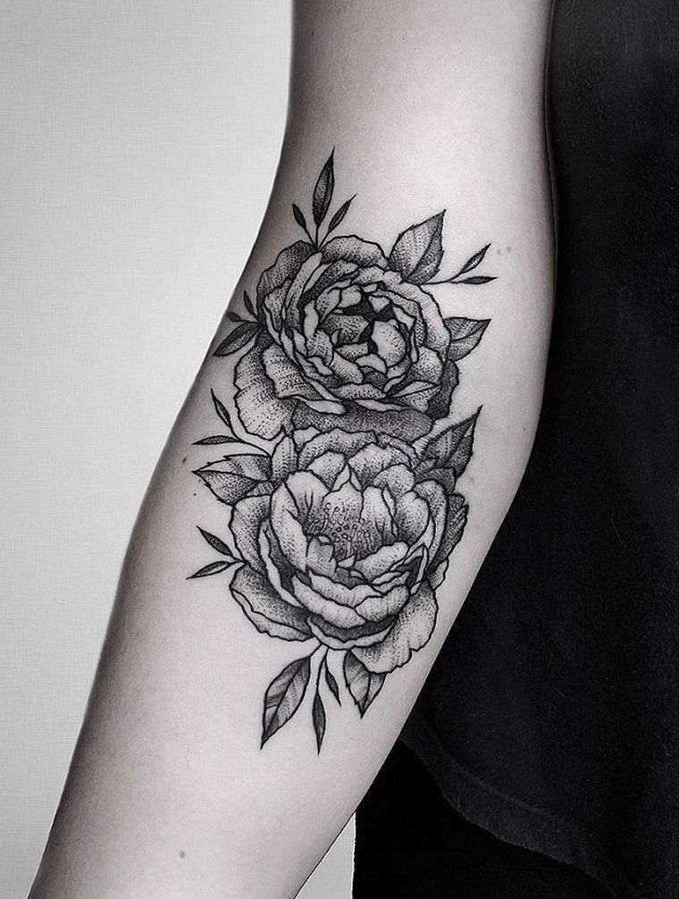 Bijūnų gėlių tatuiruotė
