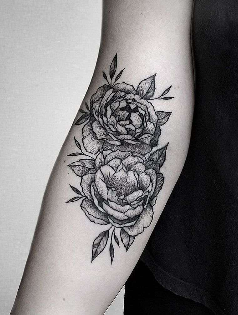 Tatuaggio fiore di peonia