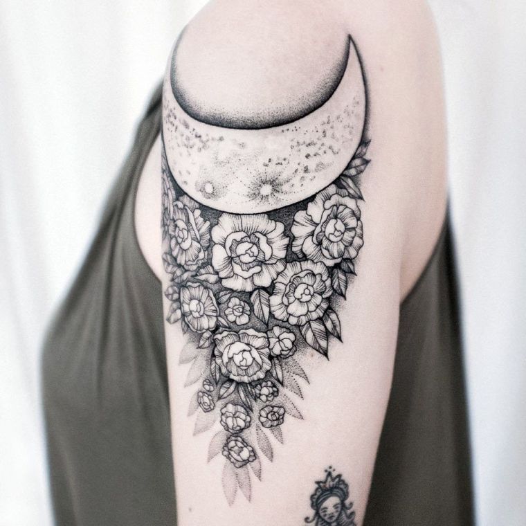 foto-tatuaggio-per-fiore-donna