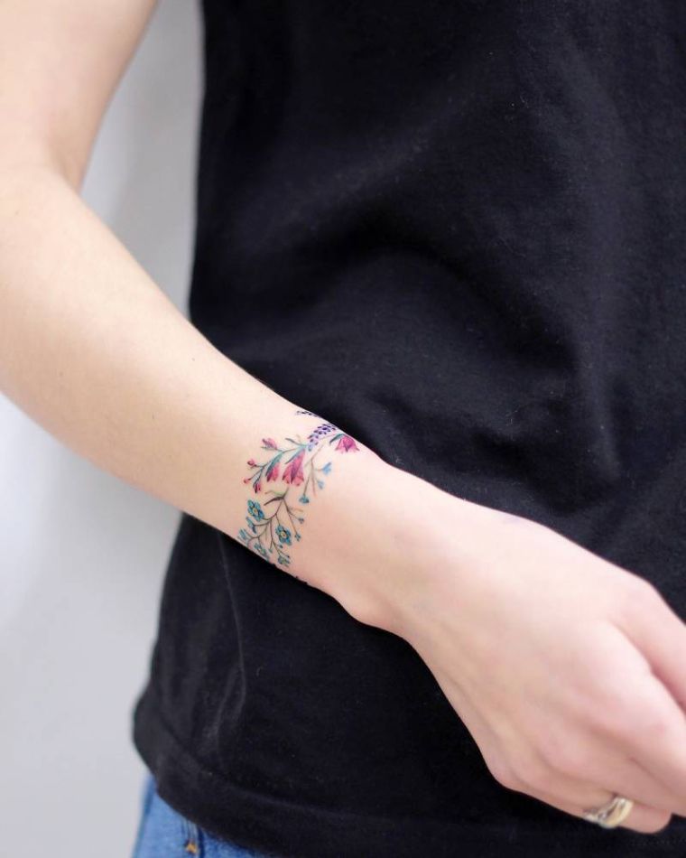 tatuaggio-bracciale-fiore-donna