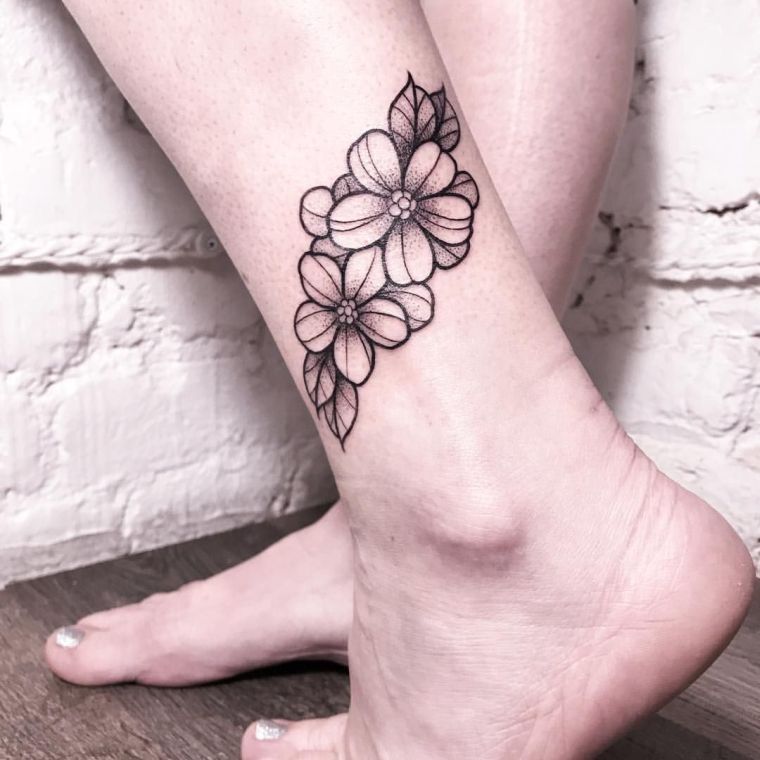 tatuiruotė-apyrankė-moteris-pėda