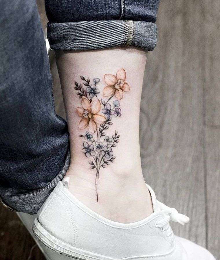 gėlės-moters-tatuiruotės idėja