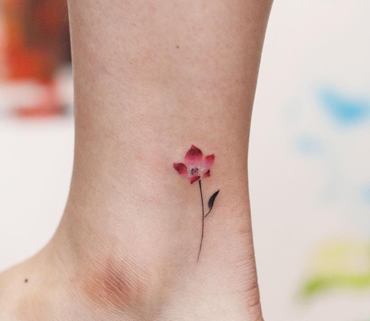 idea-tatuaggio-fiore-per-donna