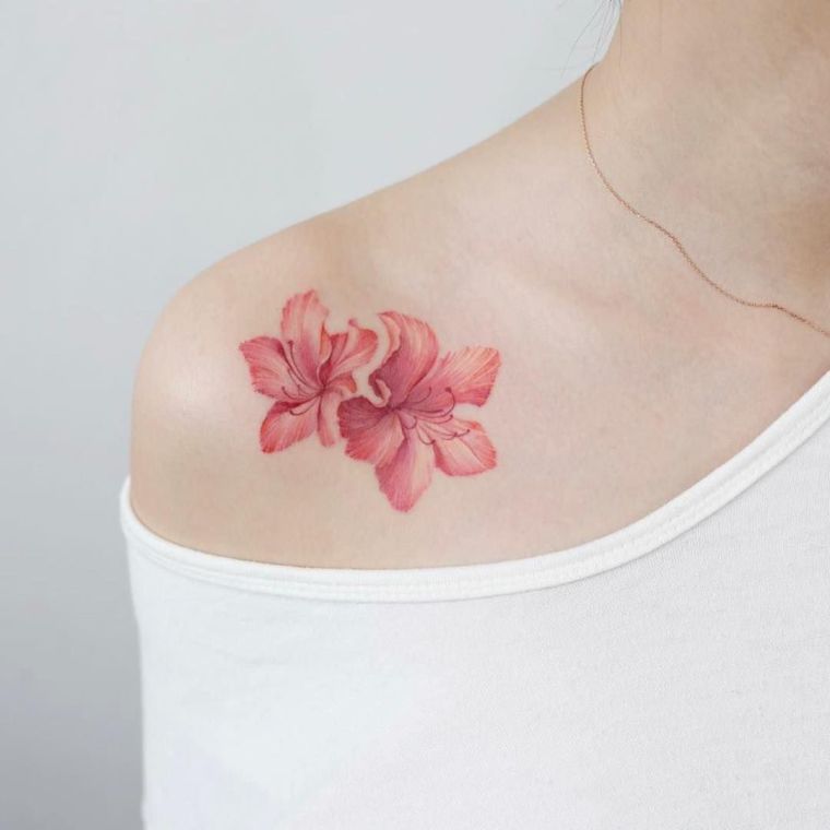 pečių tatuiruotė-gėlė-moteris