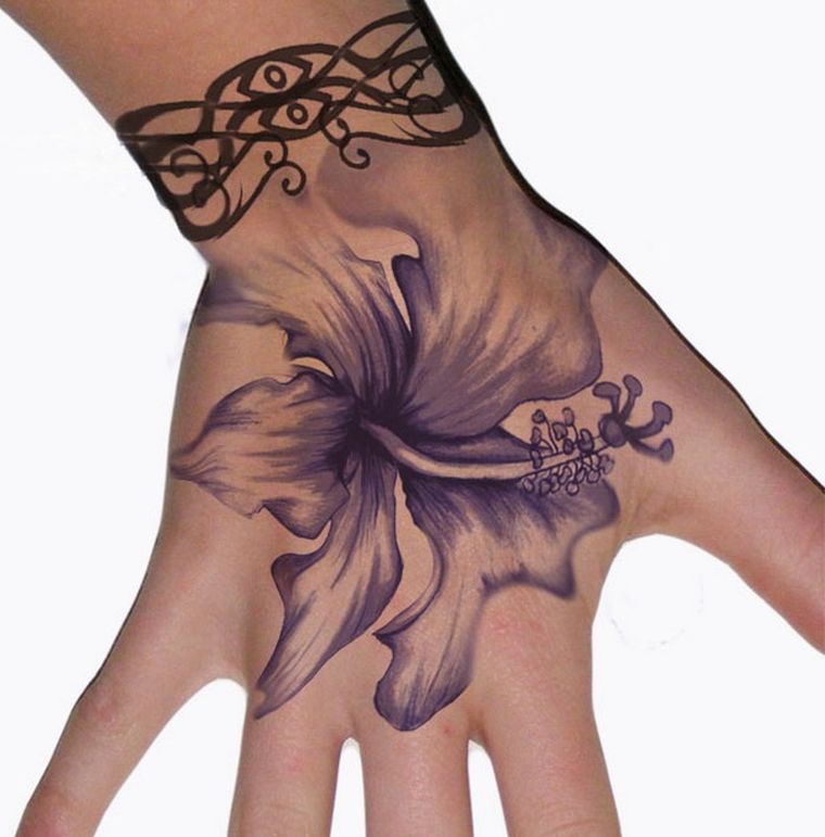 piccolo-tatuaggio-donna-fiore-ibisco-mano