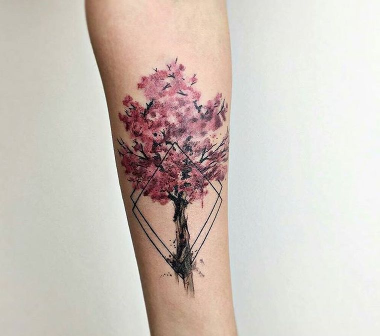 vyšnių žiedų tatuiruotė-moteris-tatuiruotė-japonė