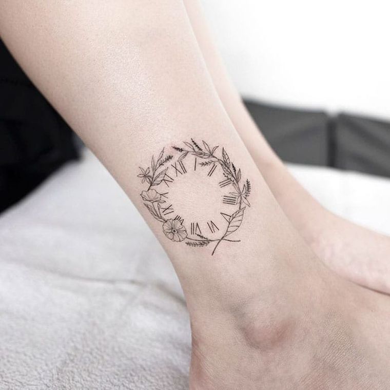 originali-tatuiruotė-moteriai-pėda