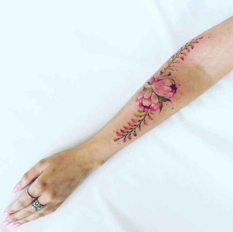 tatuiruotė-moteriai-gėlė-idėja