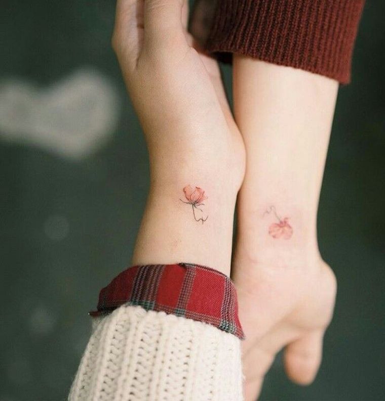 originali gėlių tatuiruotė