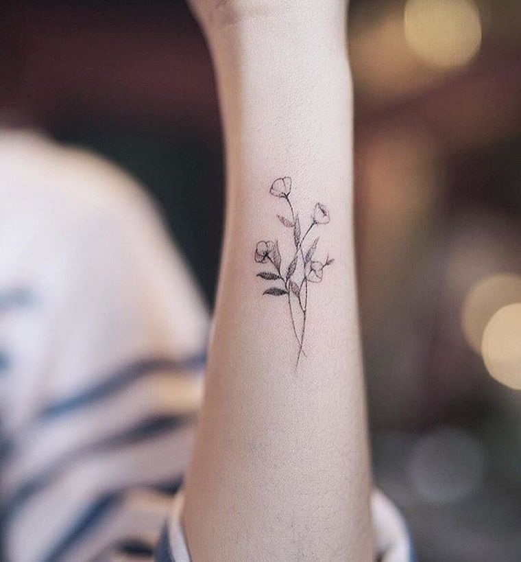 fiore tatuaggio significato braccio donna