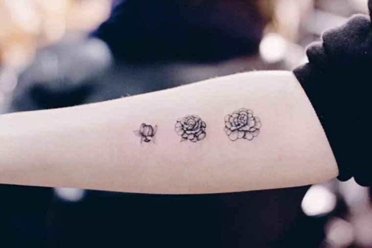 gėlių žiedlapių tatuiruotė