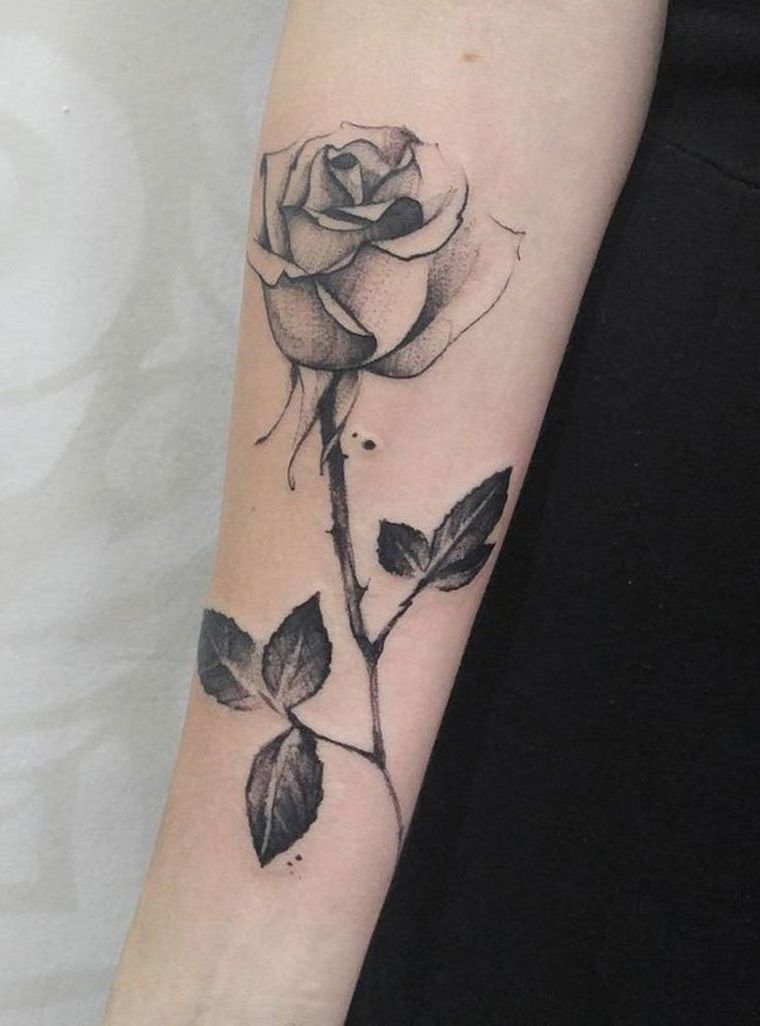 tatuiruotė-moteris-rožė-gėlė-rankos reikšmė