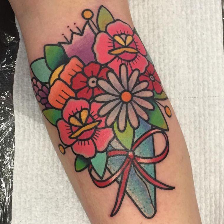 gėlė-tatuiruotė-moteris