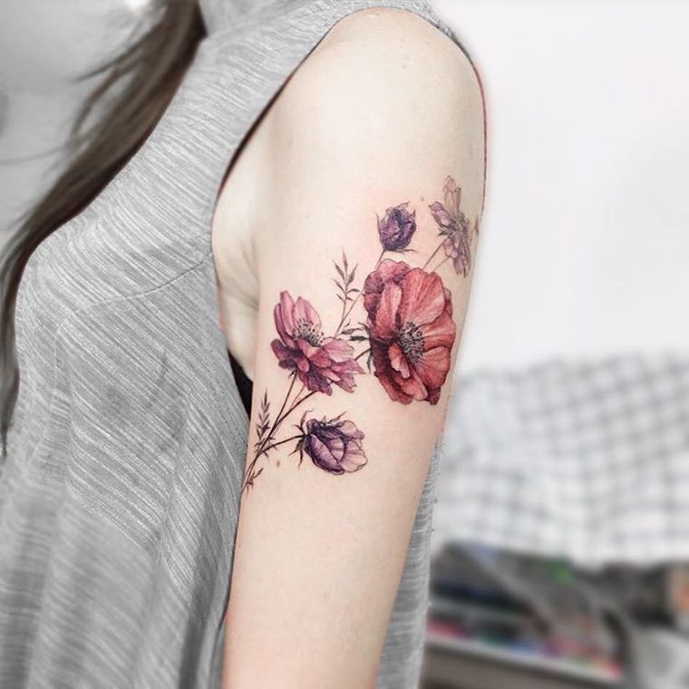 gėlė-tatuiruotė-prasmė-moteris