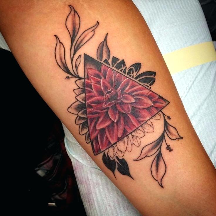 tetovaža dahlia-flower-arm