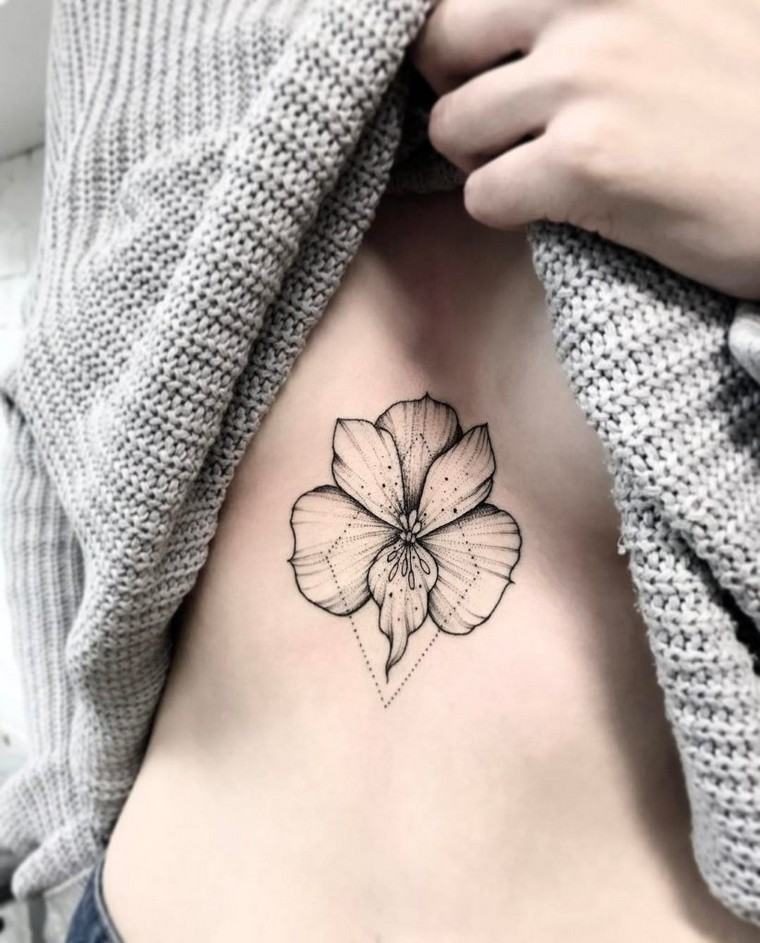 „Lotus“ tatuiruotė reiškia originalią moters idėją