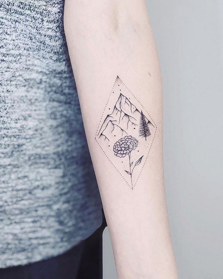 Tatuaggio del braccio per il significato del fiore del tatuaggio delle donne