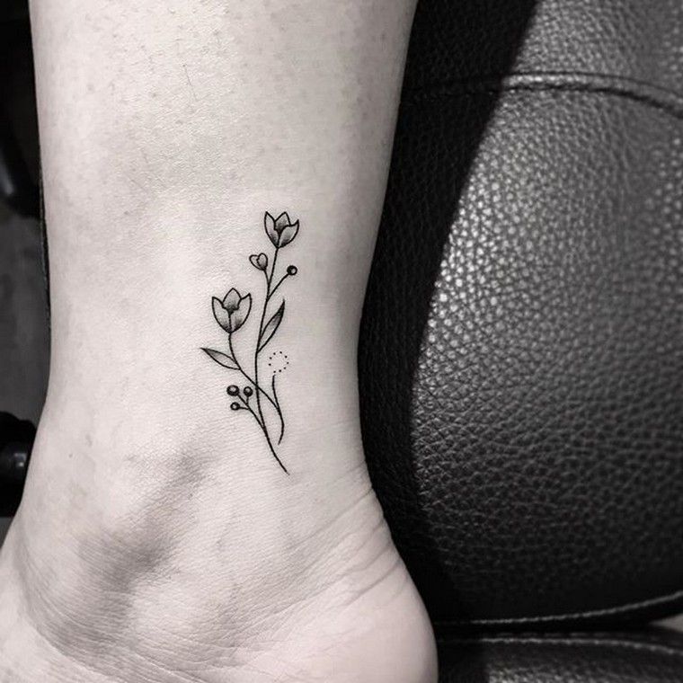 Significato del braccio del tatuaggio dell'idea del tatuaggio del tulipano