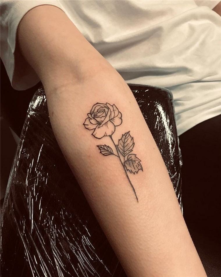 tatuaggio braccio avambraccio rosa idea tatuaggio significato