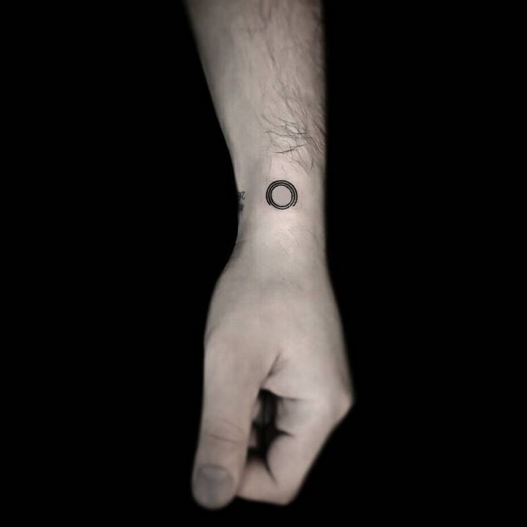 krug-geometrijska-tetovaža