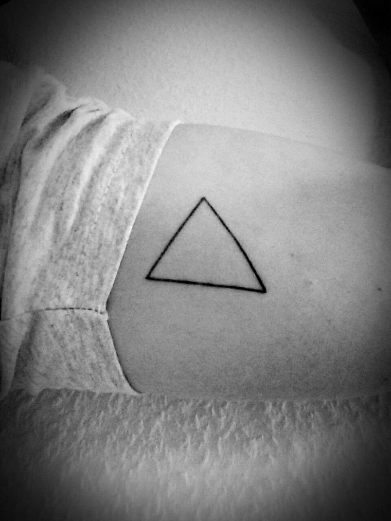 trikampis-tatuiruotė-vyras-moteris-geometrinis