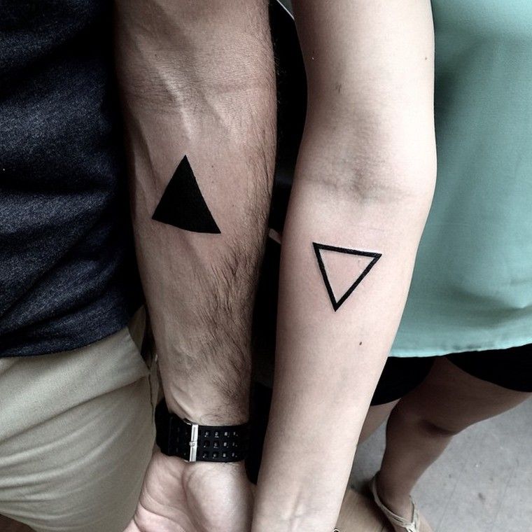 tatuaggio geometrico tatuaggio triangolo tatuaggio coppia