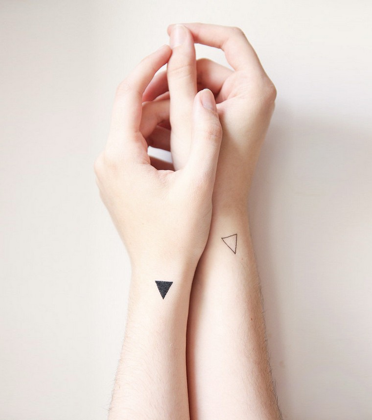geometrijska tetovaža trokut par tetovaža