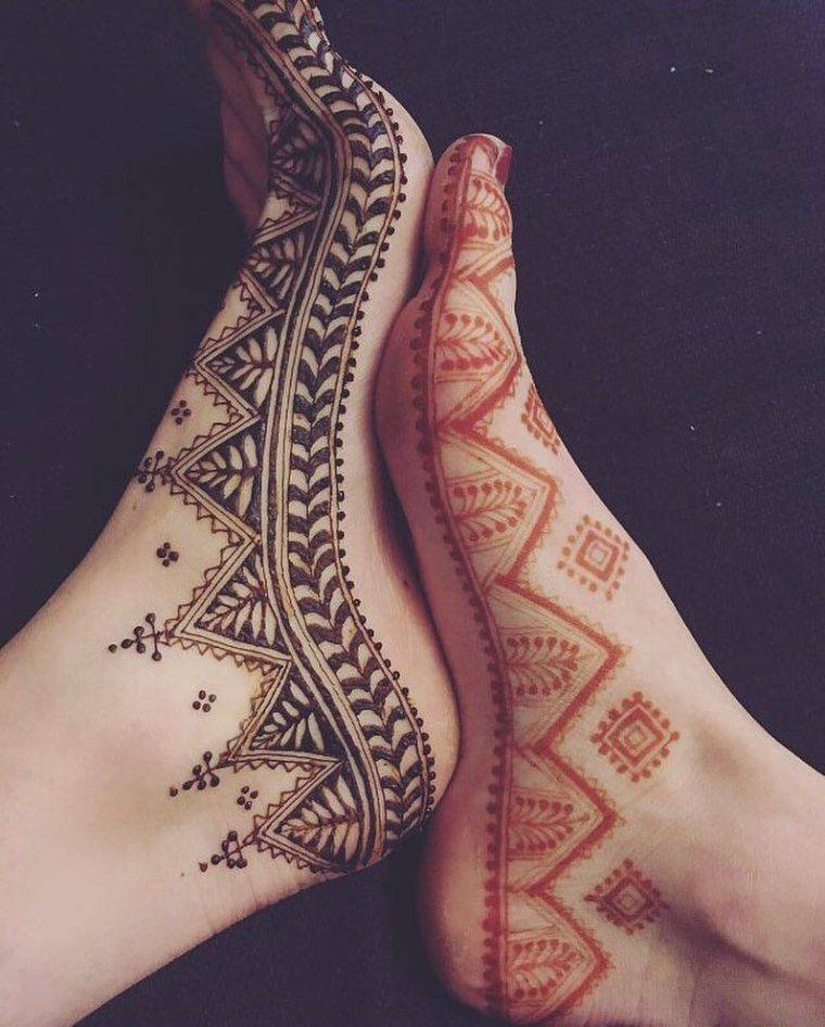 henna-tetoválás-design-láb-színekhez