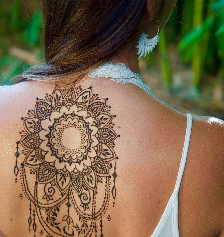 henna-tetoválás-design-for-woman-back
