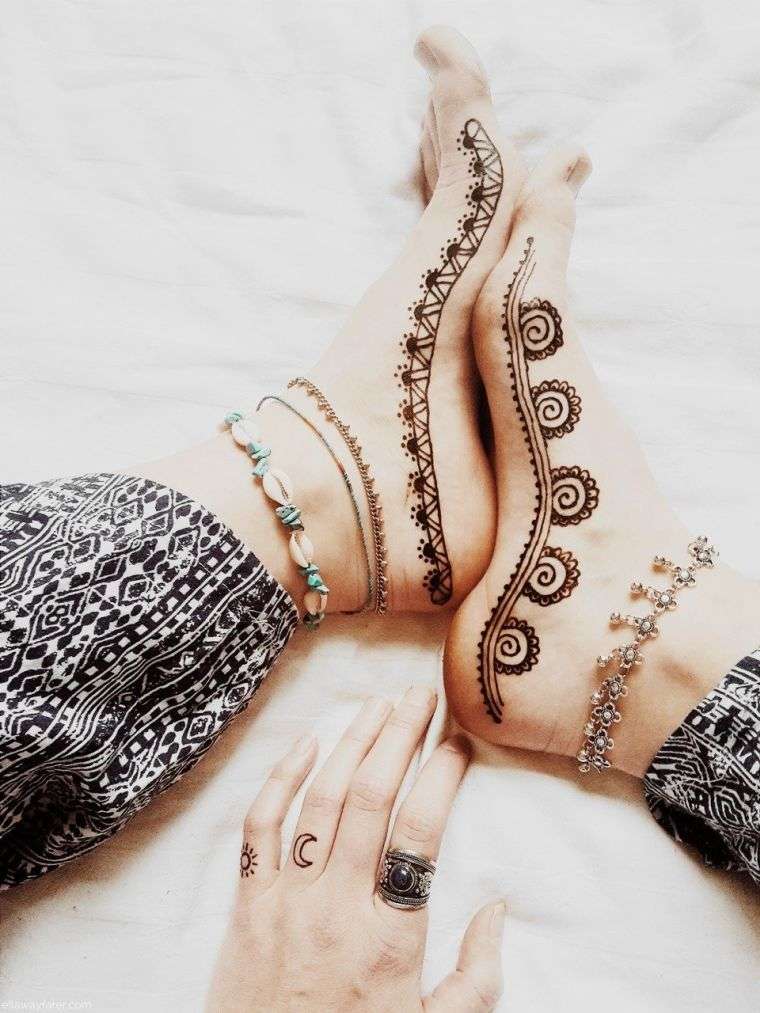 henna-tetoválás-asszony-lábhoz